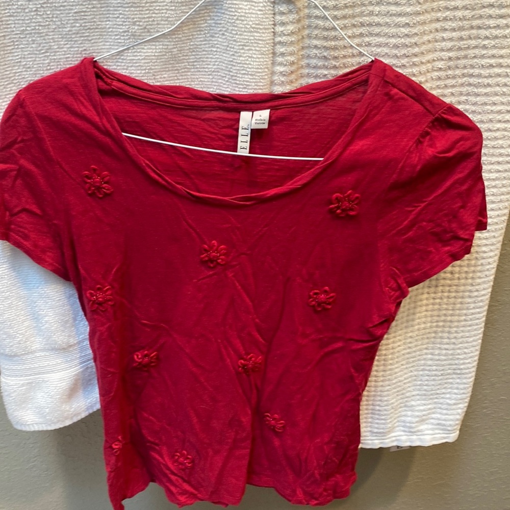 Elle Short-Sleeve Cotton Dark Pink Top w/ Floral Embellishments